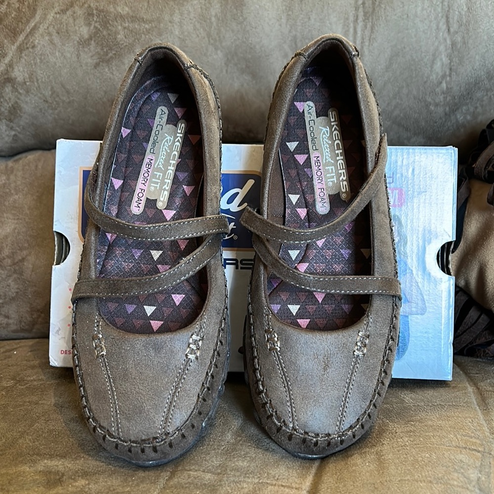 Skechers relaxed fit shoes. Brown, size 6.5.